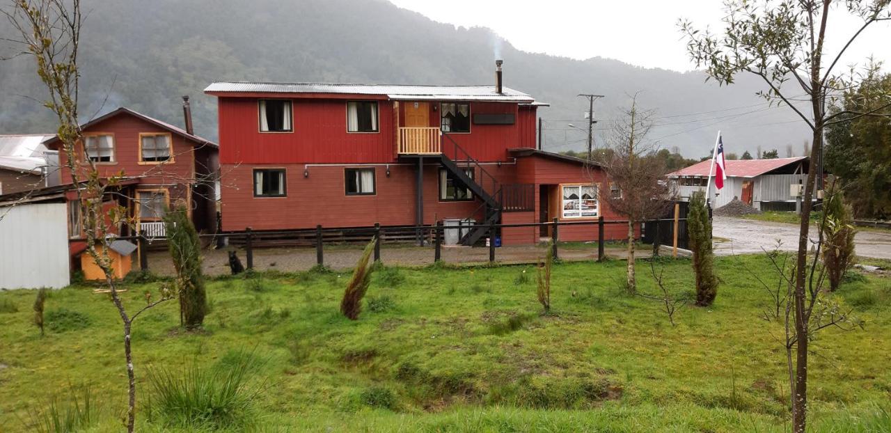 Cabañas Robinson Puerto Puyuguapi Exterior foto